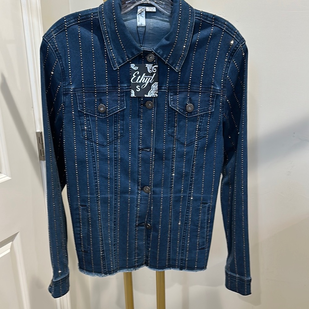 Elegant Blue Stitched Denim Jacket